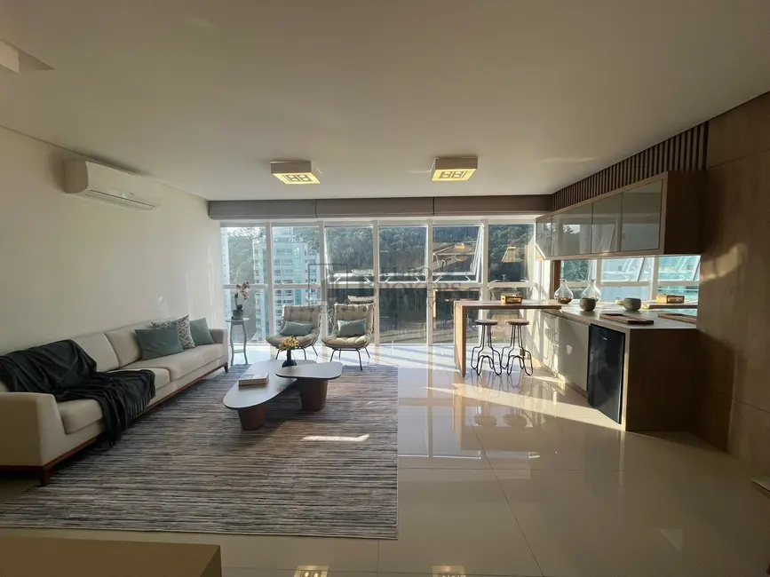Apartamento com 4 quartos à venda, 147m2 em Pioneiros, Balneario Camboriu - SC - imagem 2 Foto 2 de Apartamento com 4 quartos à venda, 147m2 em Pioneiros, Balneario Camboriu - SC