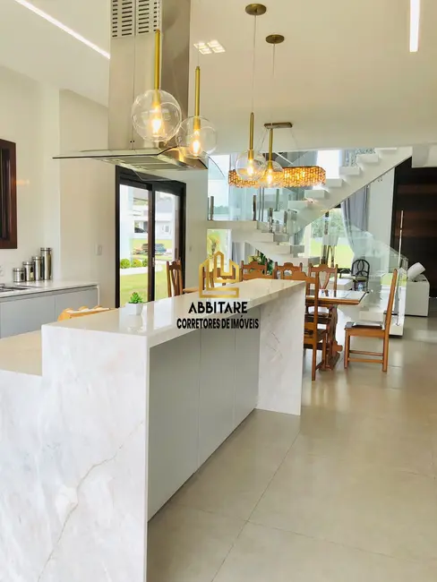 Foto 1 de Casa com 4 quartos à venda, 301m2 em Torres - RS