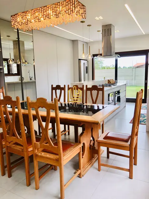 Foto 3 de Casa com 4 quartos à venda, 301m2 em Torres - RS