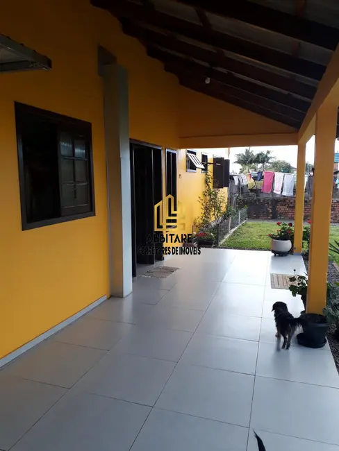 Casa com 3 quartos à venda, 350m2 em Torres - RS - imagem 8 Foto 8 de Casa com 3 quartos à venda, 350m2 em Torres - RS