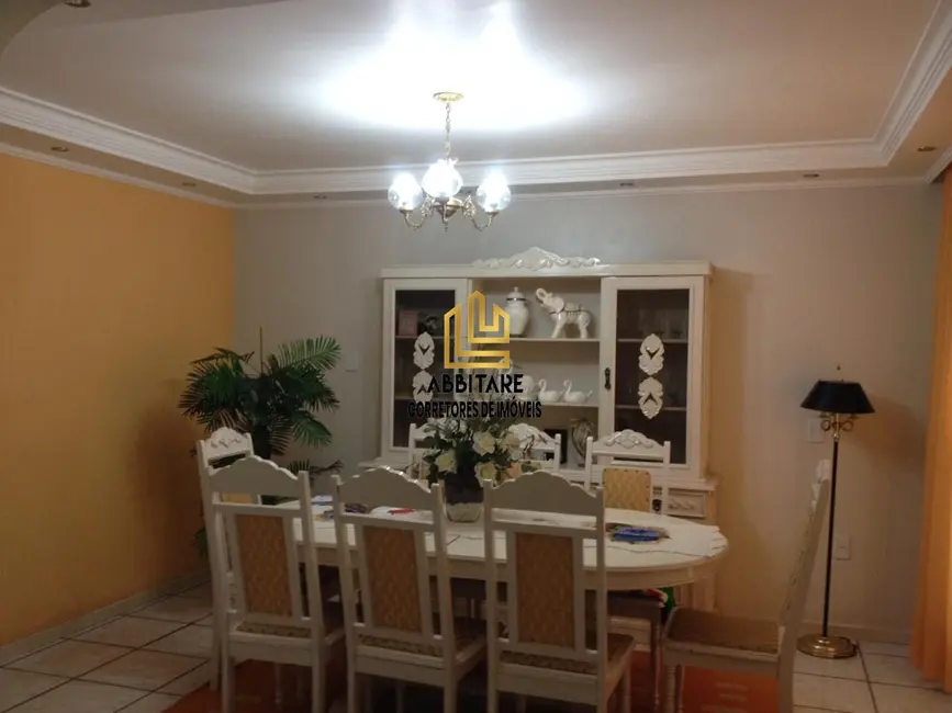 Casa com 3 quartos à venda, 250m2 em Torres - RS - imagem 2 Foto 2 de Casa com 3 quartos à venda, 250m2 em Torres - RS