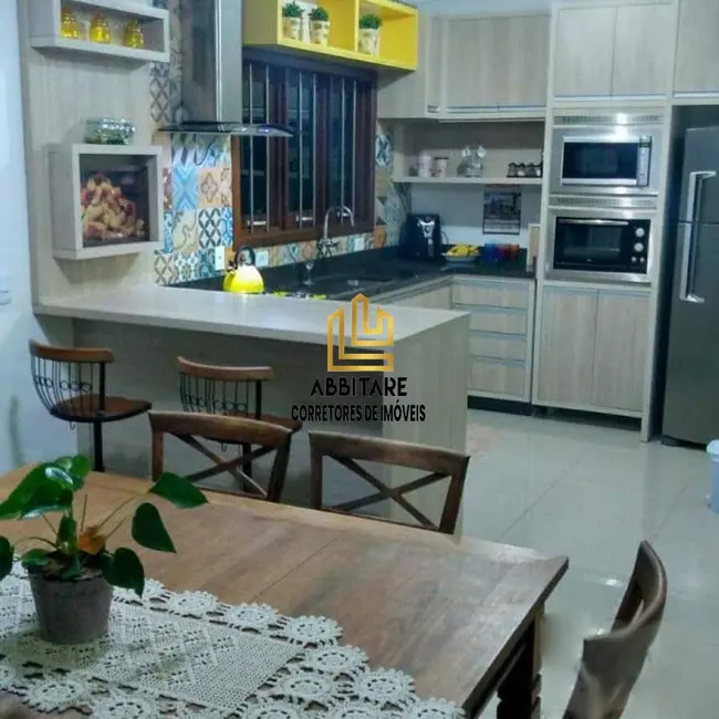 Foto 1 de Casa com 3 quartos à venda, 200m2 em Torres - RS