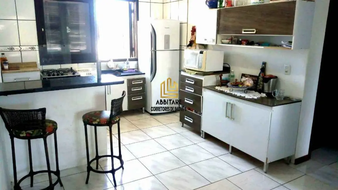 Foto 4 de Casa com 4 quartos à venda, 220m2 em Torres - RS