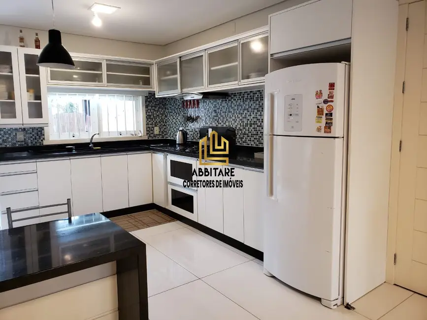 Casa com 4 quartos à venda, 285m2 em Centro, Torres - RS - imagem 8 Foto 8 de Casa com 4 quartos à venda, 285m2 em Centro, Torres - RS