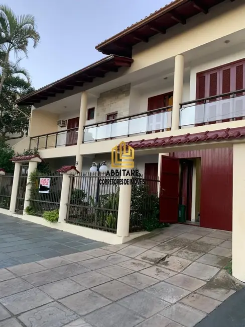 Foto 1 de Casa com 5 quartos à venda, 350m2 em Centro, Torres - RS