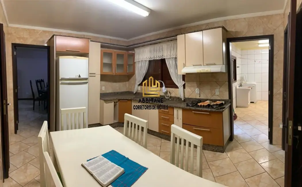 Casa com 5 quartos à venda, 350m2 em Centro, Torres - RS - imagem 5 Foto 5 de Casa com 5 quartos à venda, 350m2 em Centro, Torres - RS