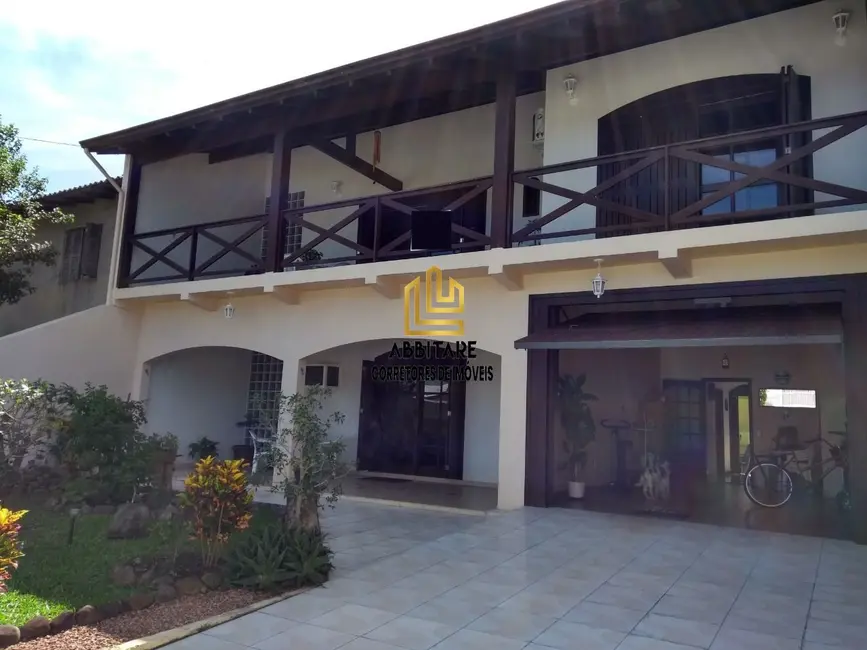 Casa com 5 quartos à venda, 300m2 em Torres - RS - imagem 1 Foto 1 de Casa com 5 quartos à venda, 300m2 em Torres - RS