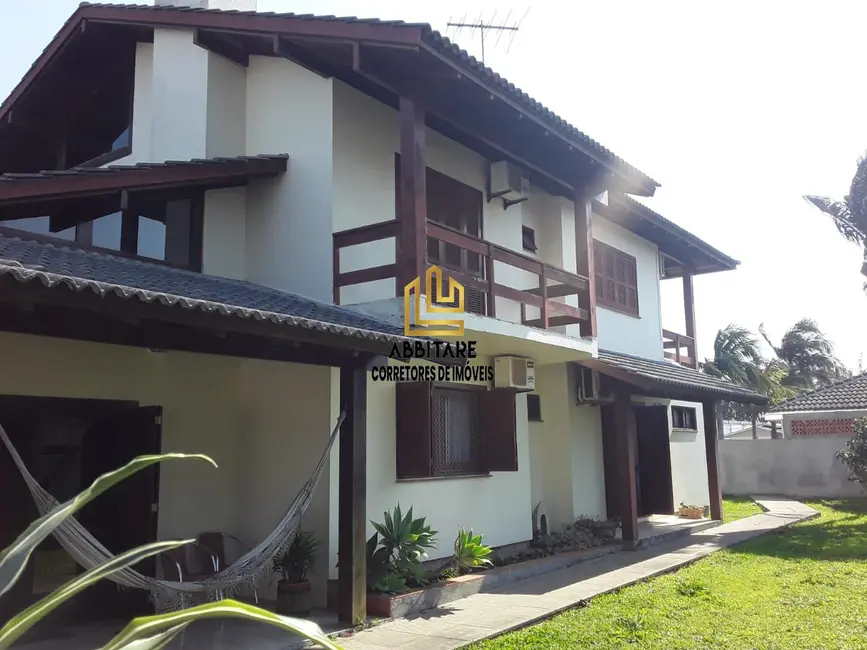 Foto 2 de Casa com 3 quartos à venda, 360m2 em Torres - RS