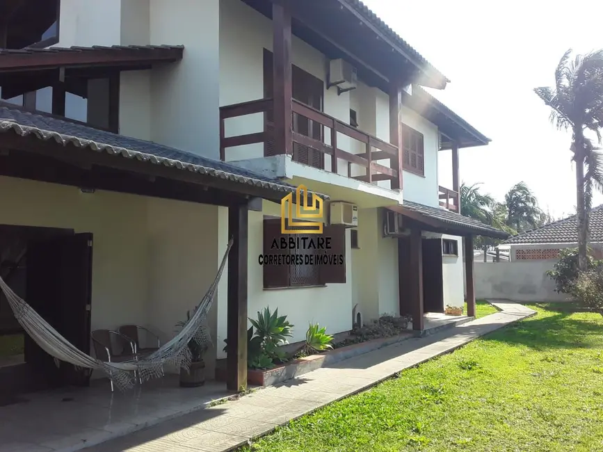 Foto 1 de Casa com 3 quartos à venda, 360m2 em Torres - RS