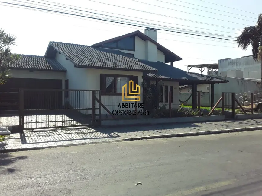 Foto 7 de Casa com 3 quartos à venda, 360m2 em Torres - RS