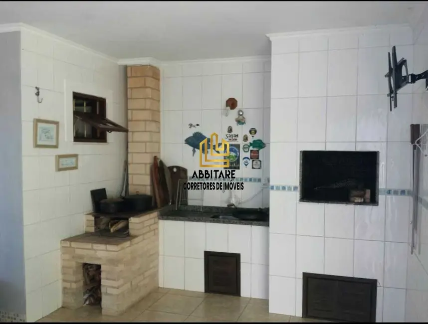 Casa com 2 quartos à venda, 200m2 em Torres - RS - imagem 4 Foto 4 de Casa com 2 quartos à venda, 200m2 em Torres - RS