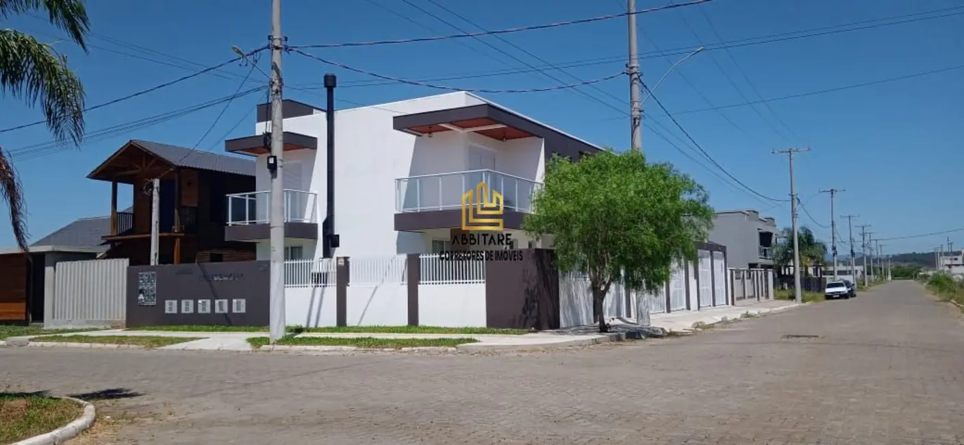 Sobrado com 2 quartos à venda, 80m2 em Torres - RS - imagem 1 Foto 1 de Sobrado com 2 quartos à venda, 80m2 em Torres - RS