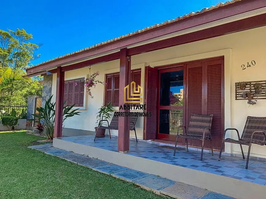 Casa com 4 quartos à venda, 150m2 em Torres - RS - imagem 1 Foto 1 de Casa com 4 quartos à venda, 150m2 em Torres - RS