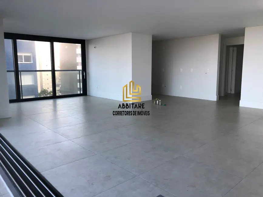 Apartamento com 4 quartos à venda, 220m2 em Centro, Torres - RS - imagem 7 Foto 7 de Apartamento com 4 quartos à venda, 220m2 em Centro, Torres - RS