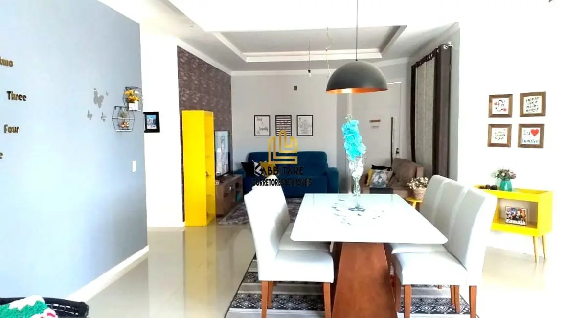 Foto 1 de Casa com 3 quartos à venda, 150m2 em Torres - RS