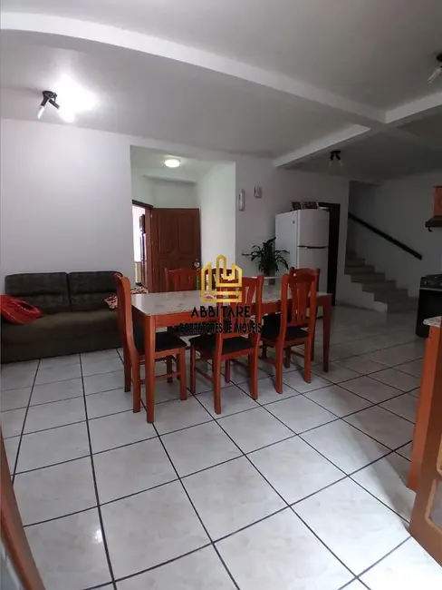 Casa com 4 quartos à venda, 200m2 em Centro, Torres - RS - imagem 5 Foto 5 de Casa com 4 quartos à venda, 200m2 em Centro, Torres - RS