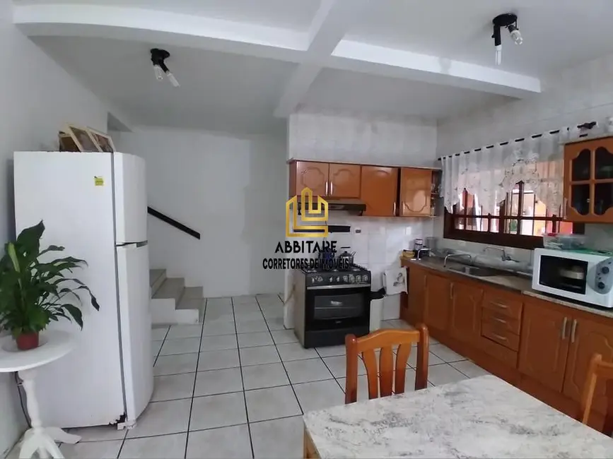 Casa com 4 quartos à venda, 200m2 em Centro, Torres - RS - imagem 7 Foto 7 de Casa com 4 quartos à venda, 200m2 em Centro, Torres - RS