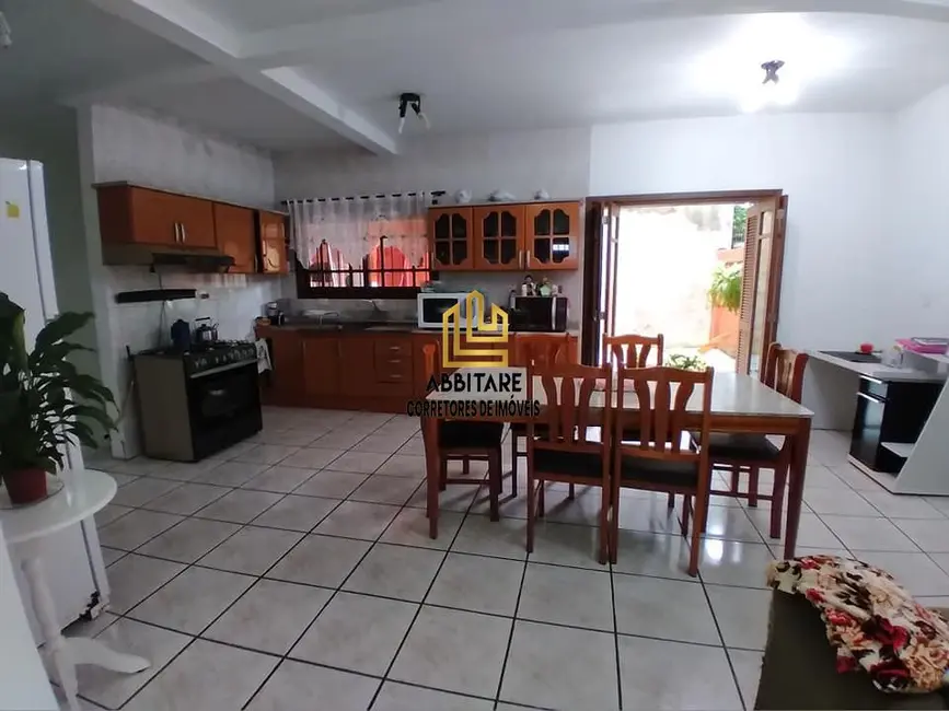 Casa com 4 quartos à venda, 200m2 em Centro, Torres - RS - imagem 8 Foto 8 de Casa com 4 quartos à venda, 200m2 em Centro, Torres - RS