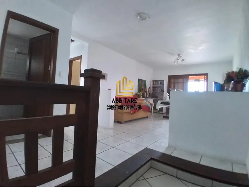 Casa com 4 quartos à venda, 200m2 em Centro, Torres - RS - imagem 3 Foto 3 de Casa com 4 quartos à venda, 200m2 em Centro, Torres - RS