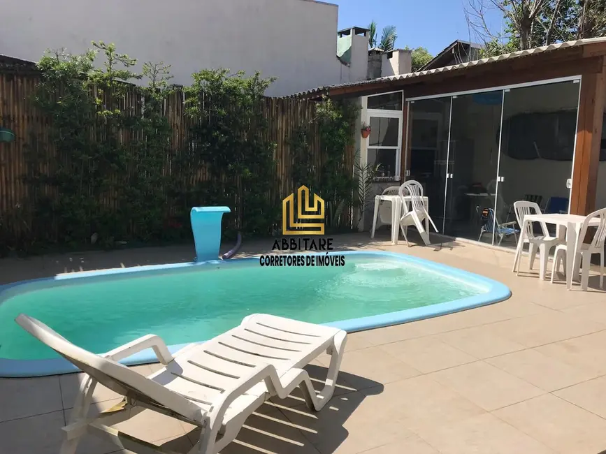 Foto 1 de Casa com 4 quartos à venda, 190m2 em Torres - RS