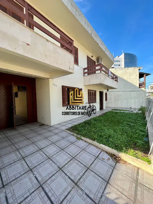 Foto 2 de Casa com 6 quartos à venda, 219m2 em Centro, Torres - RS