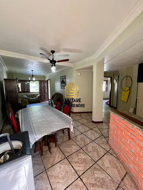 Casa com 6 quartos à venda, 219m2 em Centro, Torres - RS - imagem 4 Foto 4 de Casa com 6 quartos à venda, 219m2 em Centro, Torres - RS