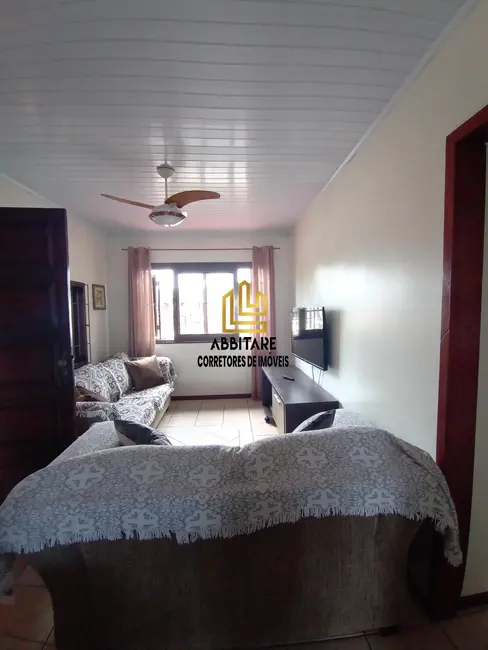 Casa com 4 quartos à venda, 200m2 em Centro, Torres - RS - imagem 3 Foto 3 de Casa com 4 quartos à venda, 200m2 em Centro, Torres - RS