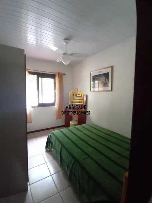 Casa com 4 quartos à venda, 200m2 em Centro, Torres - RS - imagem 6 Foto 6 de Casa com 4 quartos à venda, 200m2 em Centro, Torres - RS