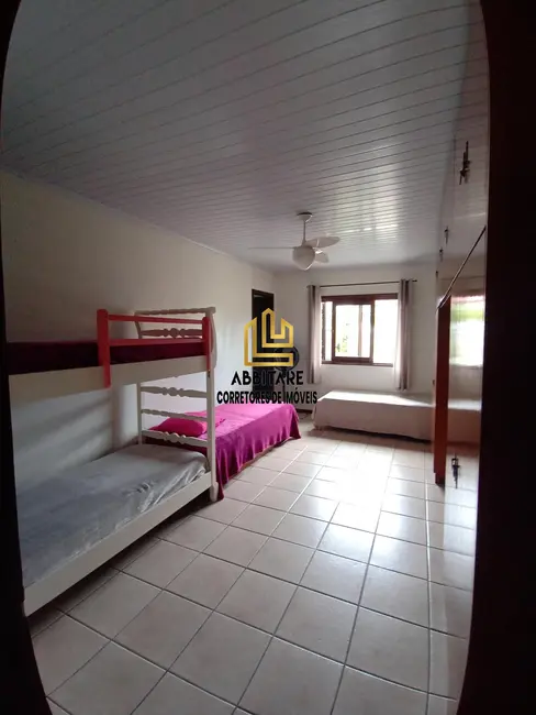 Casa com 4 quartos à venda, 200m2 em Centro, Torres - RS - imagem 5 Foto 5 de Casa com 4 quartos à venda, 200m2 em Centro, Torres - RS