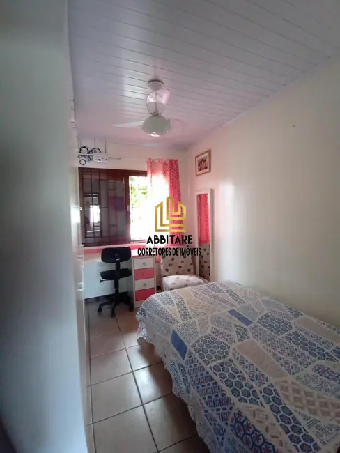 Casa com 4 quartos à venda, 200m2 em Centro, Torres - RS - imagem 7 Foto 7 de Casa com 4 quartos à venda, 200m2 em Centro, Torres - RS