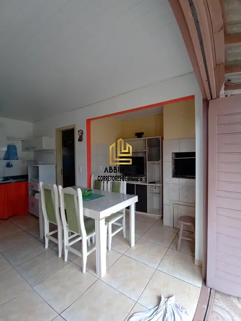 Casa com 5 quartos à venda, 150m2 em Centro, Torres - RS - imagem 3 Foto 3 de Casa com 5 quartos à venda, 150m2 em Centro, Torres - RS