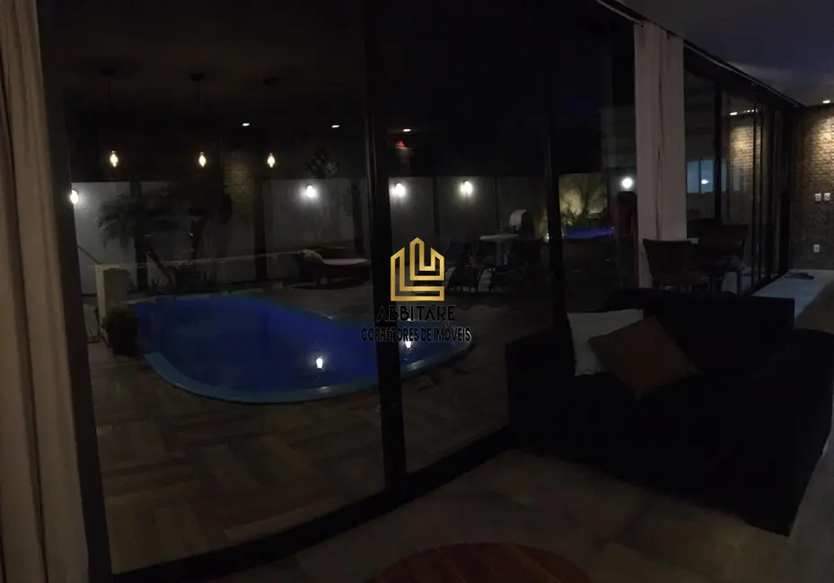 Casa com 3 quartos à venda, 300m2 em Torres - RS - imagem 3 Foto 3 de Casa com 3 quartos à venda, 300m2 em Torres - RS