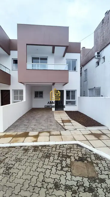 Foto 1 de Sobrado com 2 quartos à venda, 80m2 em Torres - RS