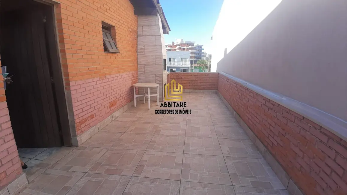 Foto 2 de Casa com 6 quartos à venda, 100m2 em Torres - RS