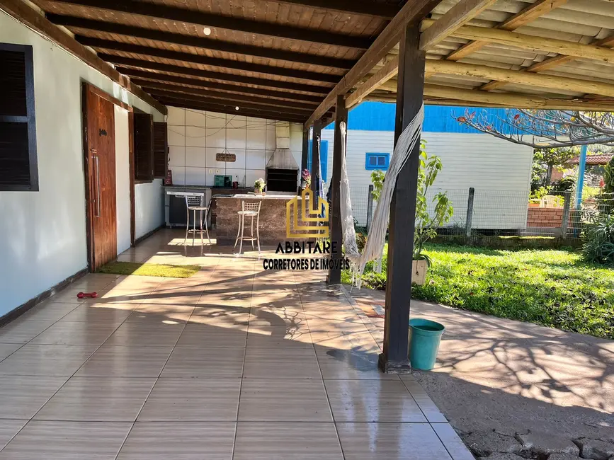 Foto 1 de Casa com 2 quartos à venda, 100m2 em Torres - RS