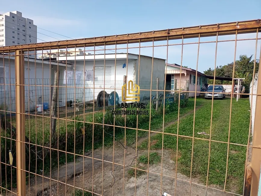 Foto 1 de Terreno / Lote à venda, 408m2 em Torres - RS