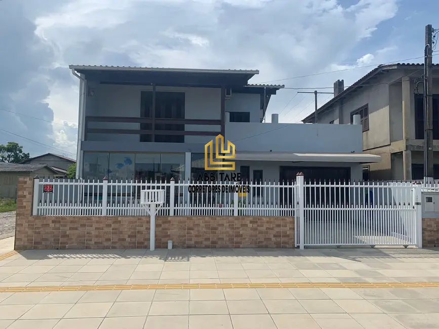 Foto 1 de Casa com 3 quartos à venda, 153m2 em Torres - RS