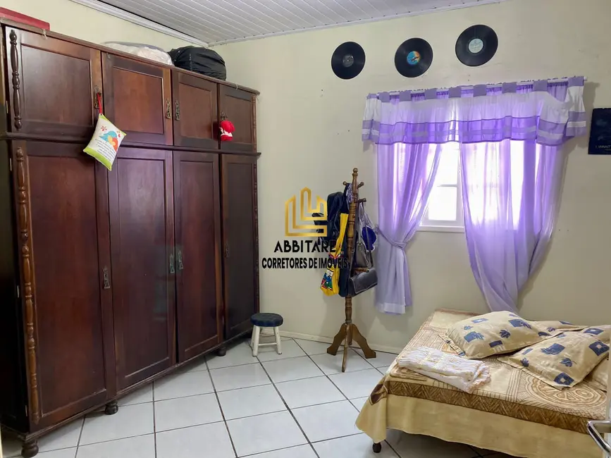 Casa com 6 quartos à venda, 217m2 em Torres - RS - imagem 8 Foto 8 de Casa com 6 quartos à venda, 217m2 em Torres - RS