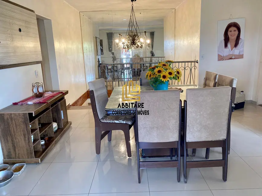 Casa com 6 quartos à venda, 217m2 em Torres - RS - imagem 3 Foto 3 de Casa com 6 quartos à venda, 217m2 em Torres - RS