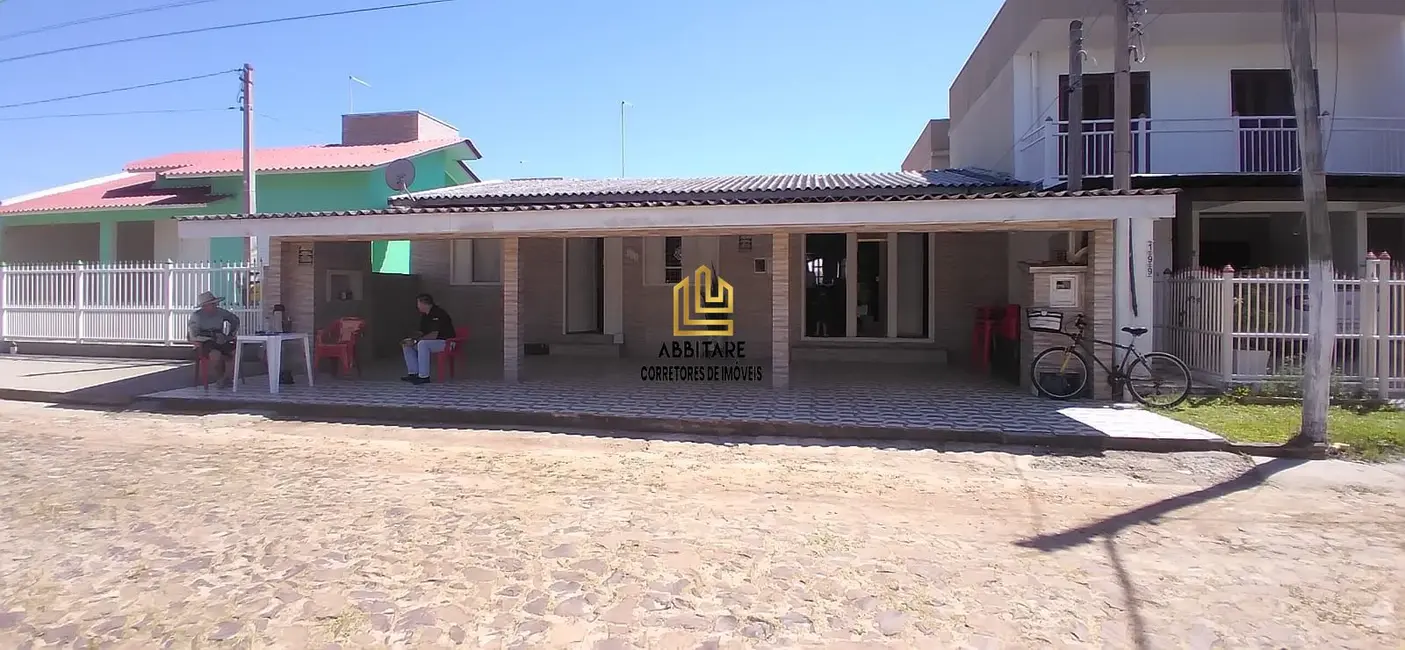 Foto 1 de Casa com 2 quartos à venda, 107m2 em Torres - RS