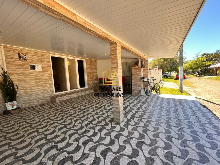 Foto 2 de Casa com 2 quartos à venda, 107m2 em Torres - RS