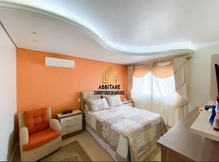 Casa com 3 quartos à venda, 254m2 em Centro, Torres - RS - imagem 9 Foto 9 de Casa com 3 quartos à venda, 254m2 em Centro, Torres - RS