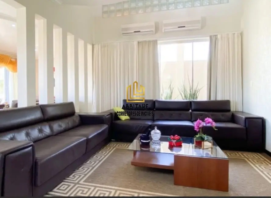 Casa com 3 quartos à venda, 254m2 em Centro, Torres - RS - imagem 3 Foto 3 de Casa com 3 quartos à venda, 254m2 em Centro, Torres - RS