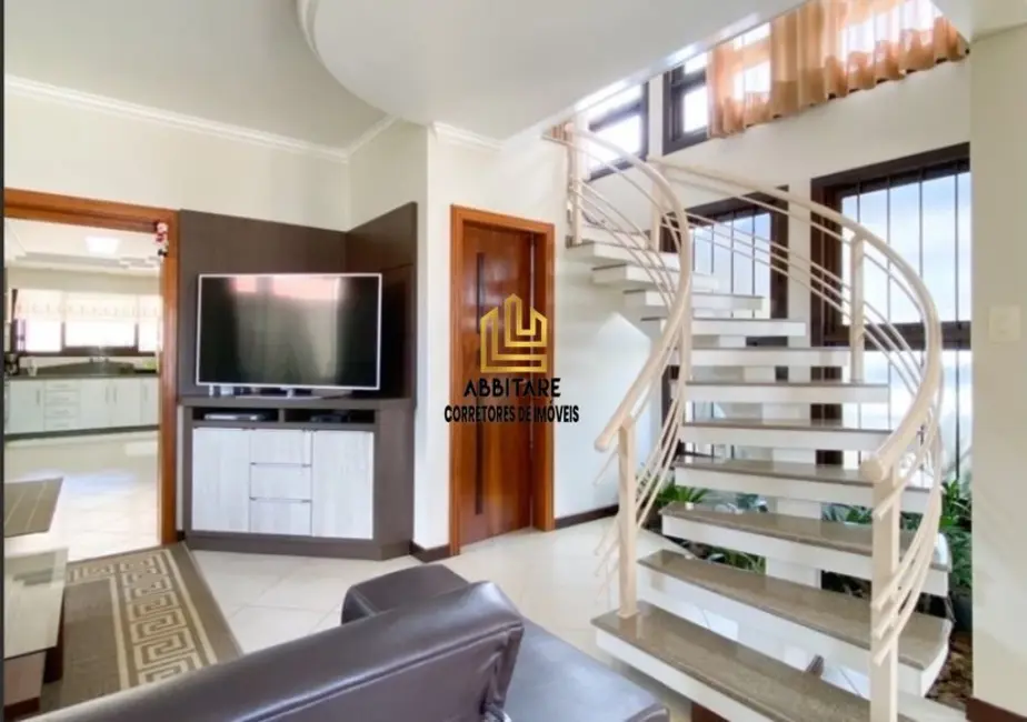 Casa com 3 quartos à venda, 254m2 em Centro, Torres - RS - imagem 4 Foto 4 de Casa com 3 quartos à venda, 254m2 em Centro, Torres - RS