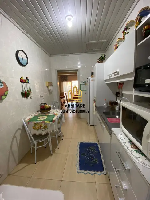 Casa com 5 quartos à venda, 231m2 em Torres - RS - imagem 8 Foto 8 de Casa com 5 quartos à venda, 231m2 em Torres - RS