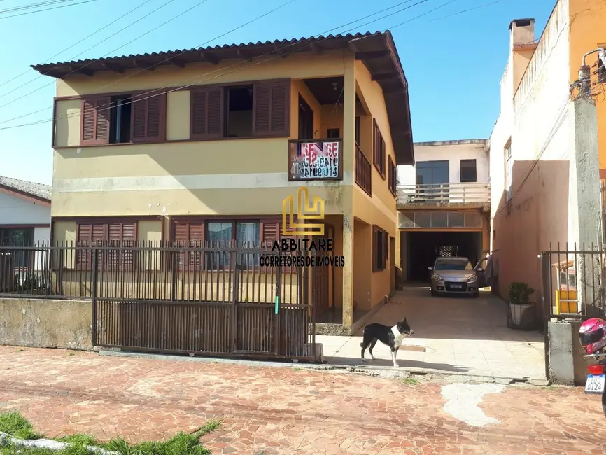 Foto 1 de Casa com 6 quartos à venda, 74m2 em Centro, Torres - RS