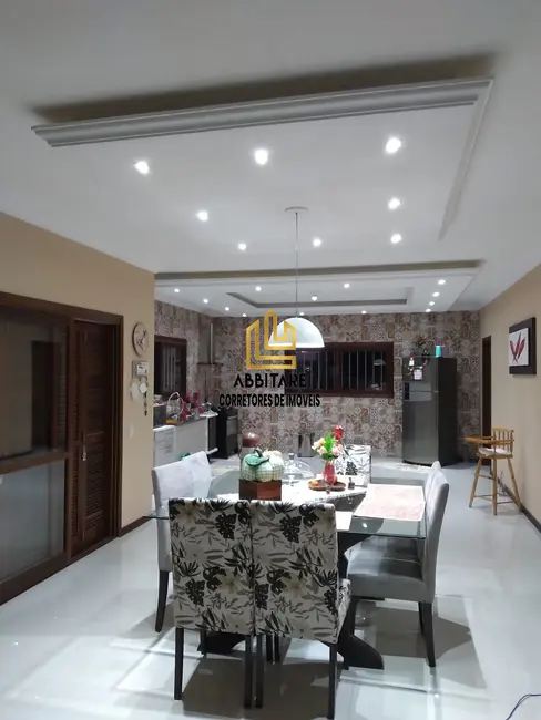 Foto 1 de Casa com 3 quartos à venda, 219m2 em Torres - RS