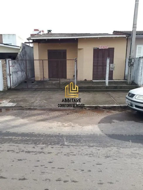 Foto 1 de Casa com 2 quartos à venda, 68m2 em Torres - RS