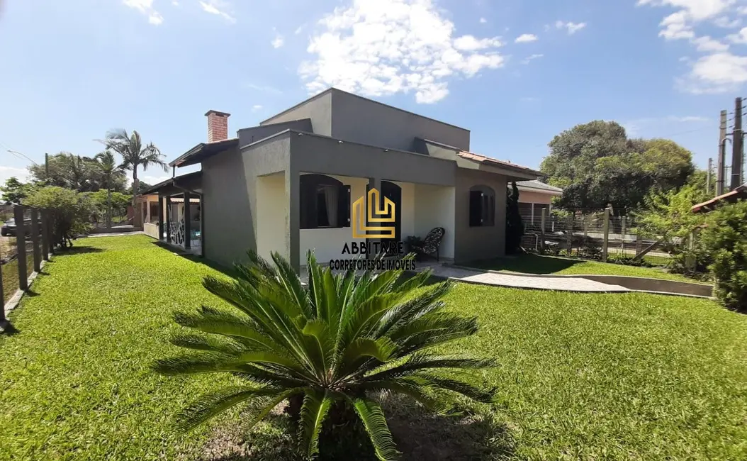 Foto 2 de Casa com 2 quartos à venda, 160m2 em Torres - RS