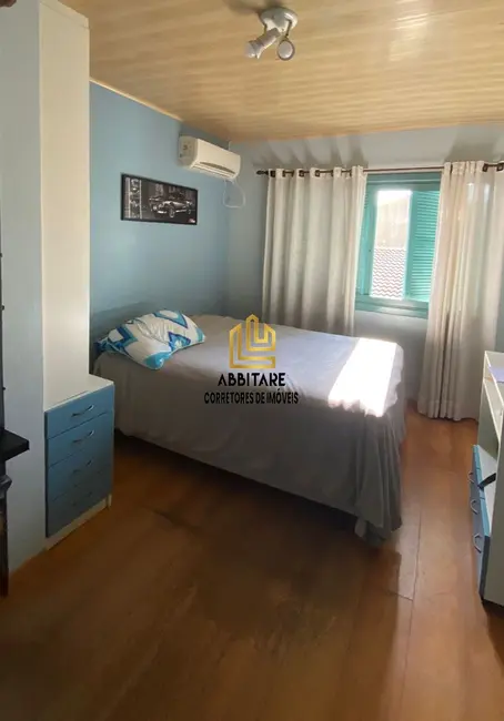 Casa com 5 quartos à venda, 220m2 em Centro, Torres - RS - imagem 3 Foto 3 de Casa com 5 quartos à venda, 220m2 em Centro, Torres - RS